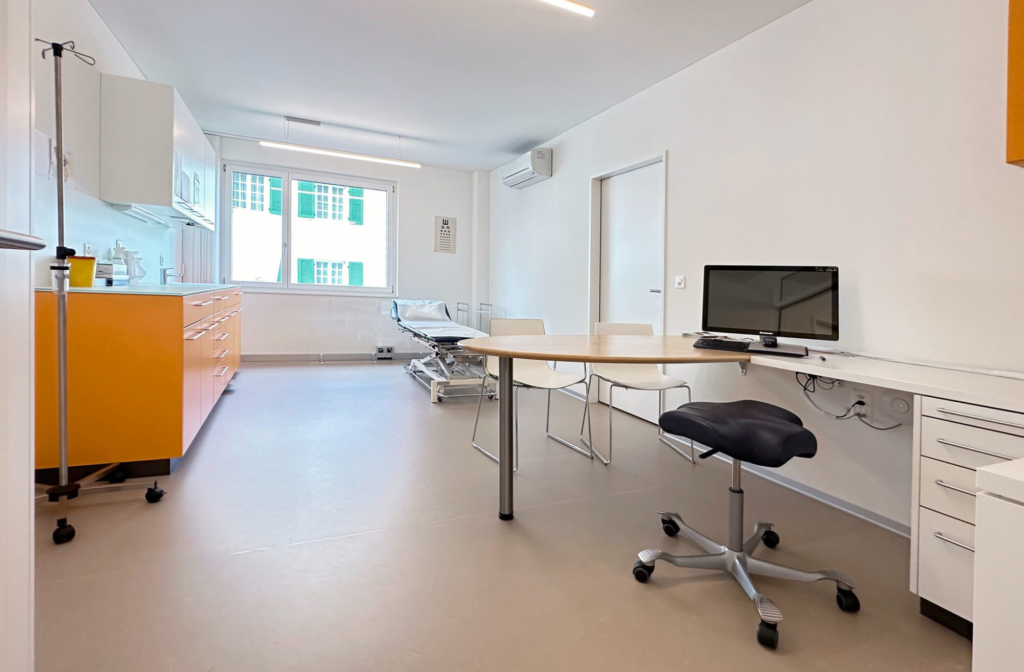 Arztpraxis GIZ AG - Hausarzt - Ärztezentrum Fehraltorf. Dr. med. Renata Schuler, Dr. med. Bettina Naef - Telefon 044 954 15 54